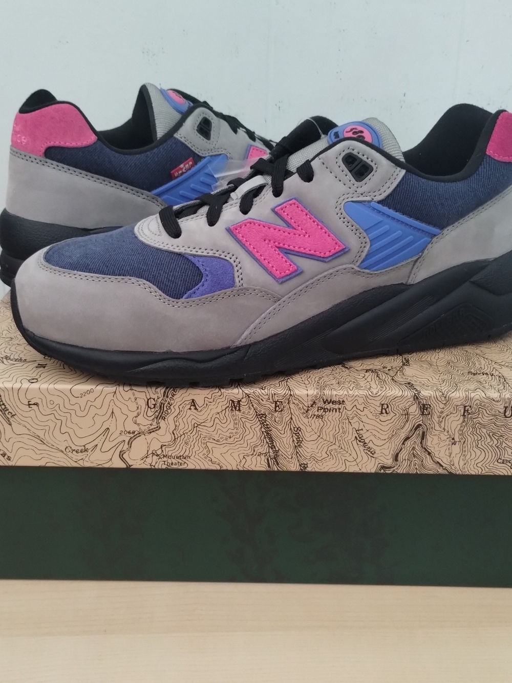 Men's New Balance 580 Levi's Grey Pink Blue Athletic Sneakers